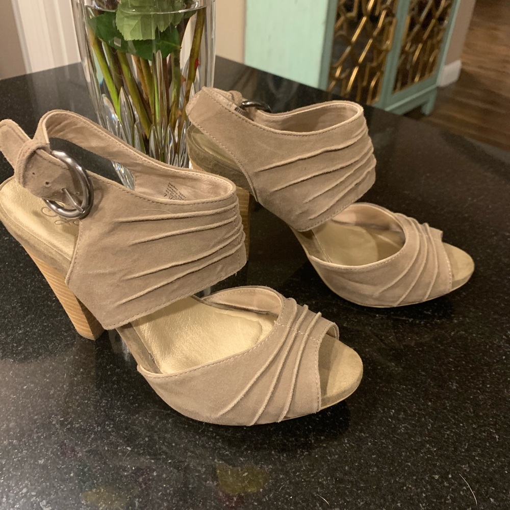 Seychelles Suede Taupe Heel